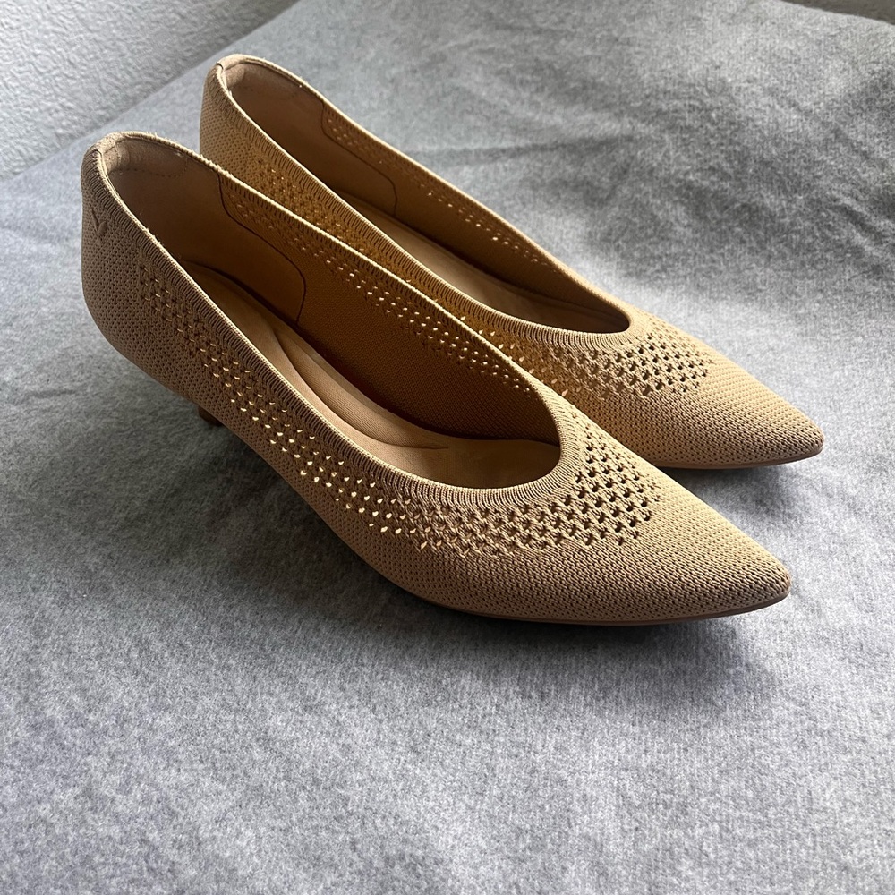 Vivaia Pointed-Toe Kitten Heels Size EUR 41 Size 10.5